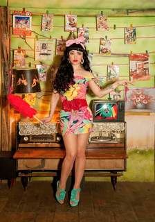 Mon Laferte feet photo thumbnail