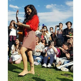 Mon Laferte feet photo thumbnail