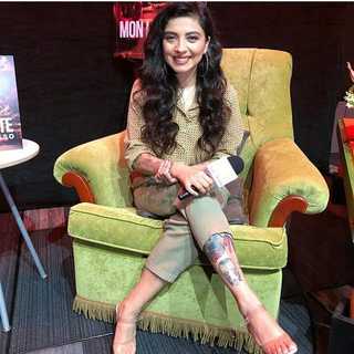 Mon Laferte feet photo thumbnail