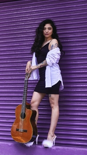 Mon Laferte feet photo thumbnail