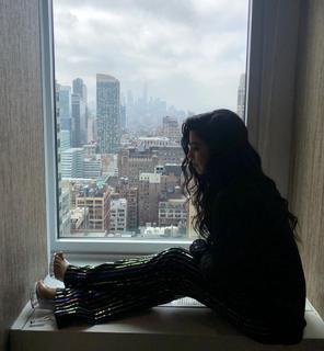 Mon Laferte feet photo thumbnail