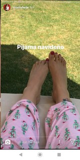 Mon Laferte feet photo thumbnail