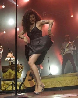 Mon Laferte feet photo thumbnail
