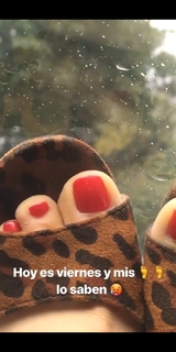 Mon Laferte feet photo thumbnail