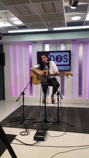 Mon Laferte feet photo thumbnail