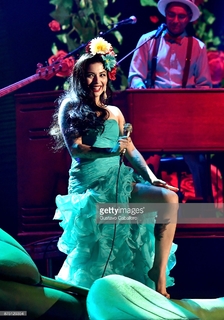 Mon Laferte feet photo thumbnail