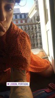 Mon Laferte feet photo thumbnail