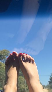 Mon Laferte feet photo thumbnail