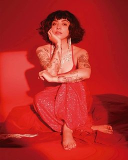 Mon Laferte feet photo thumbnail