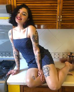 Mon Laferte feet photo thumbnail