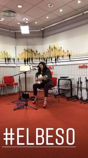 Mon Laferte feet photo thumbnail