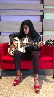 Mon Laferte feet photo thumbnail