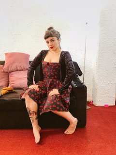 Mon Laferte feet photo thumbnail
