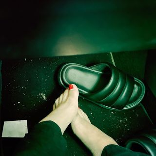 Mon Laferte feet photo thumbnail