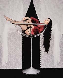 Mon Laferte feet photo thumbnail