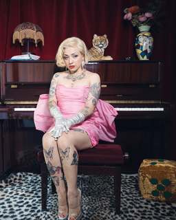 Mon Laferte feet photo thumbnail