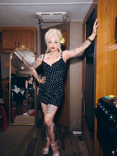 Mon Laferte feet photo thumbnail