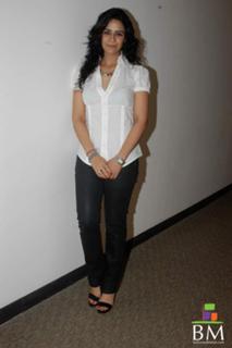 Mona Singh feet photo 10