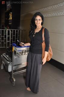 Mona Singh feet photo 12