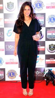 Mona Singh feet photo 19