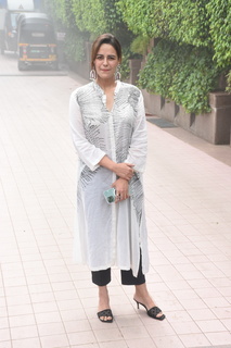Mona Singh feet photo 11