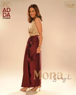 Mona Singh feet photo 7