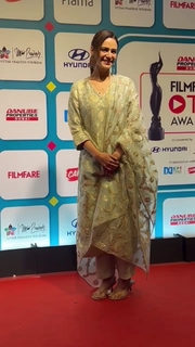 Mona Singh feet photo 2