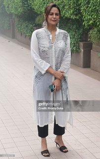 Mona Singh feet photo 7