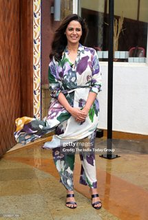 Mona Singh feet photo 4