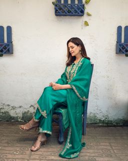 Mona Singh feet photo 7