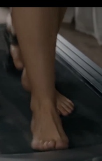 Mona Zaki feet photo thumbnail