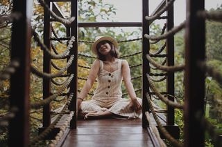 Mona Zaki feet photo thumbnail