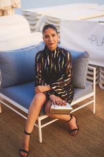 Mona Zaki feet photo thumbnail
