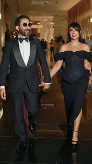 Mona Zaki feet photo thumbnail