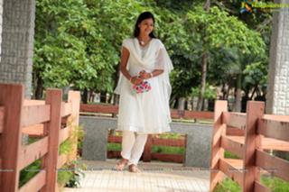 Monal Gajjar feet photo 20