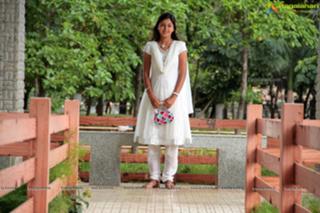 Monal Gajjar feet photo 16