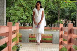 Monal Gajjar feet photo 15