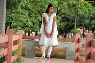 Monal Gajjar feet photo 14
