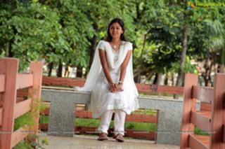 Monal Gajjar feet photo 13