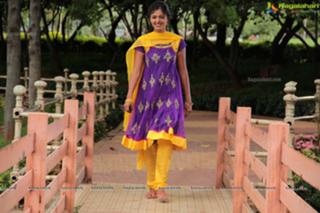 Monal Gajjar feet photo 10