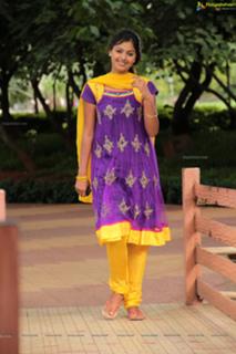 Monal Gajjar feet photo 6