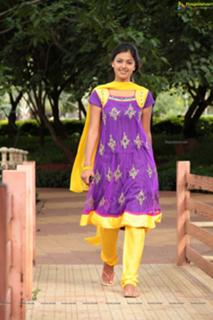 Monal Gajjar feet photo 2