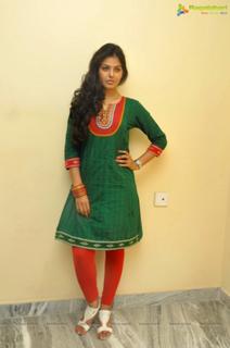 Monal Gajjar feet photo 18