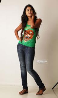 Monal Gajjar feet photo 9