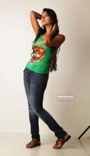 Monal Gajjar feet photo 5