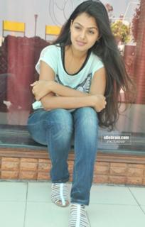 Monal Gajjar feet photo 18