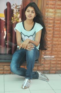 Monal Gajjar feet photo 15