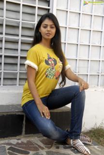 Monal Gajjar feet photo 8