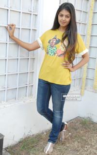 Monal Gajjar feet photo 19
