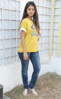 Monal Gajjar feet photo 17